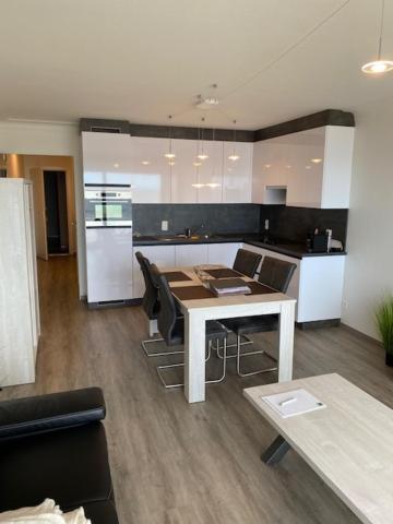 Studio 405 Op Zeedijk Met Frontaal Zeezicht 4De Verdiep Middelkerke Exteriér fotografie